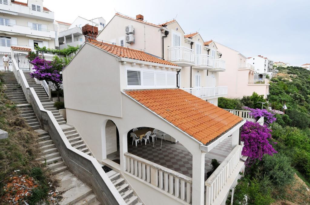 Apartment Bugenvila