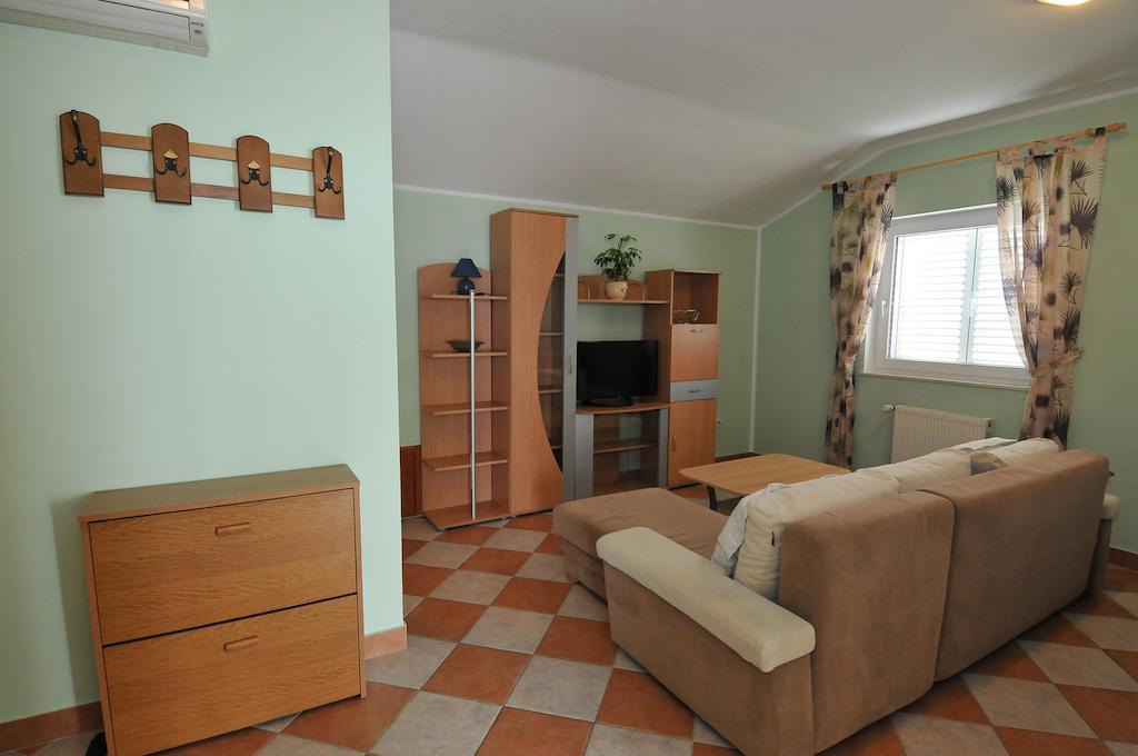 Apartment Bugenvila